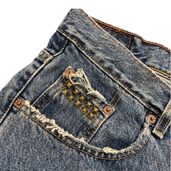 Levi’s cut off high waisted ripped shorts size 30 - Picture 3 of 6